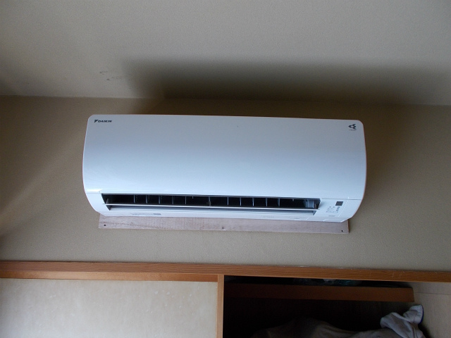 新設　ダイキン C28RTV　壁埋込形からの変更後